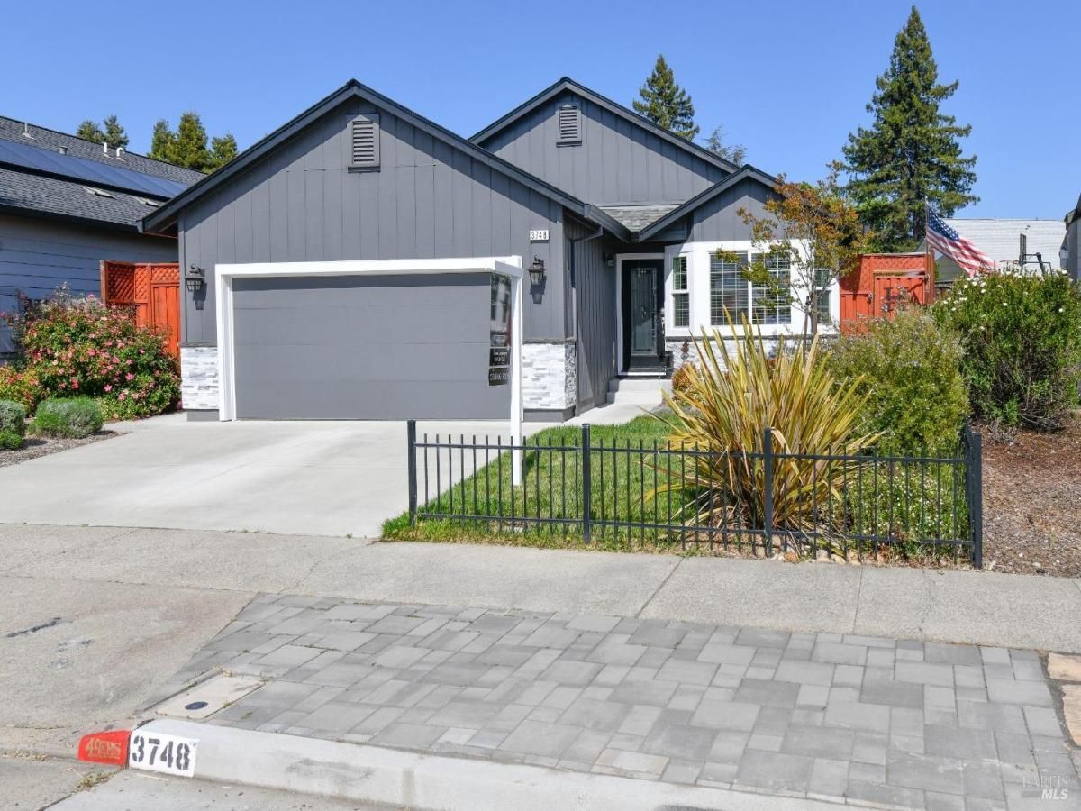 MLS #325082804 img 0