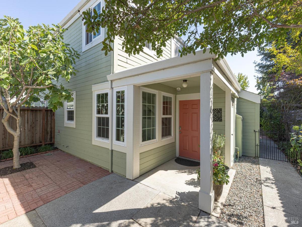 MLS #325083271 img 0