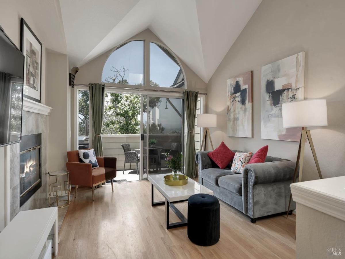 MLS #325083536 img 0