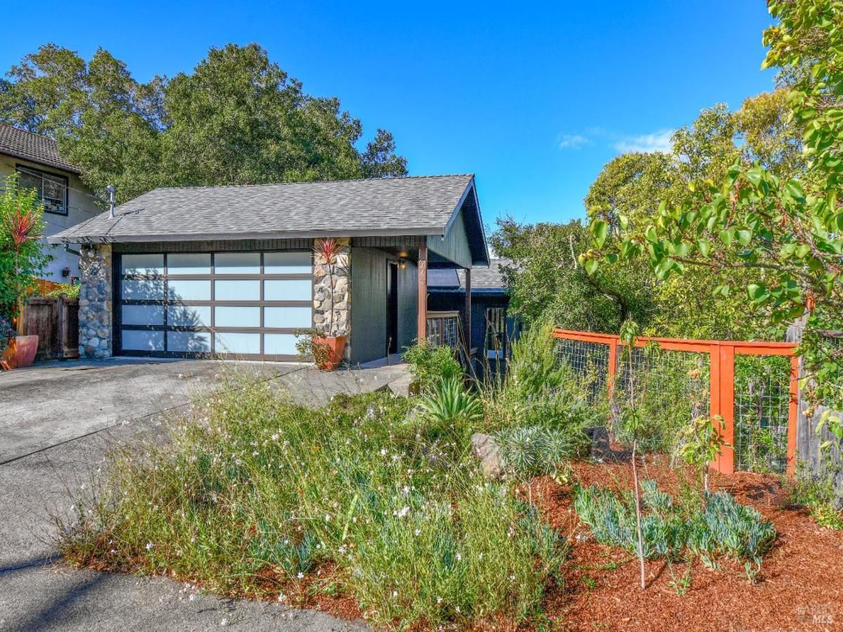 MLS #325084432 img 0