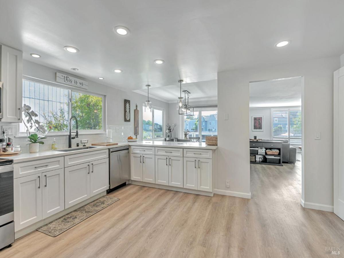 MLS #325085158 img 0