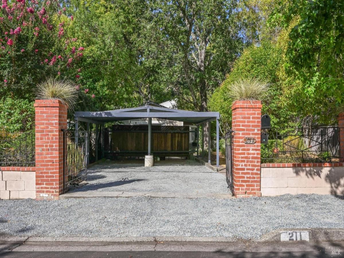 MLS #325085170 img 0