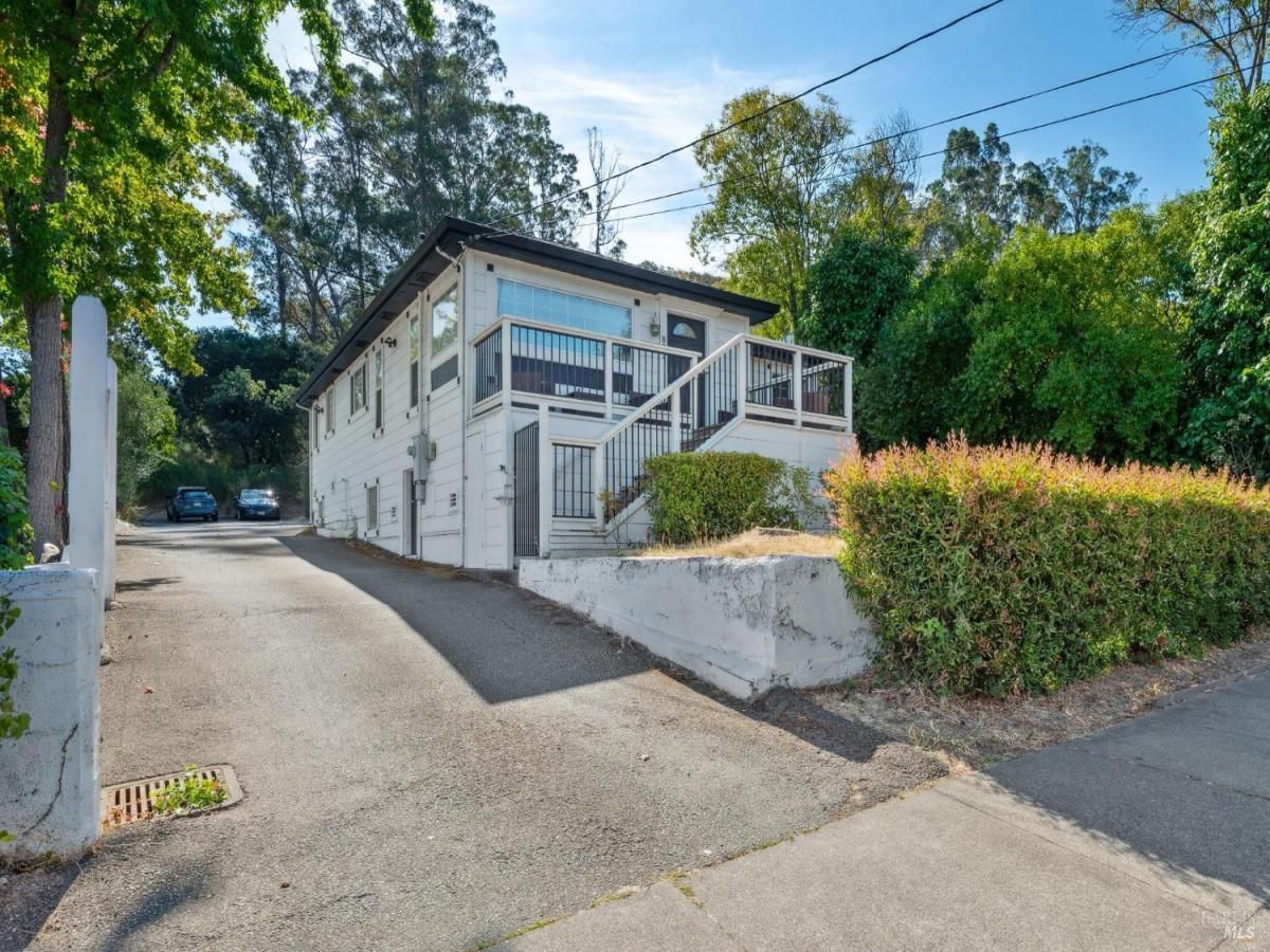 MLS #325085243 img 0