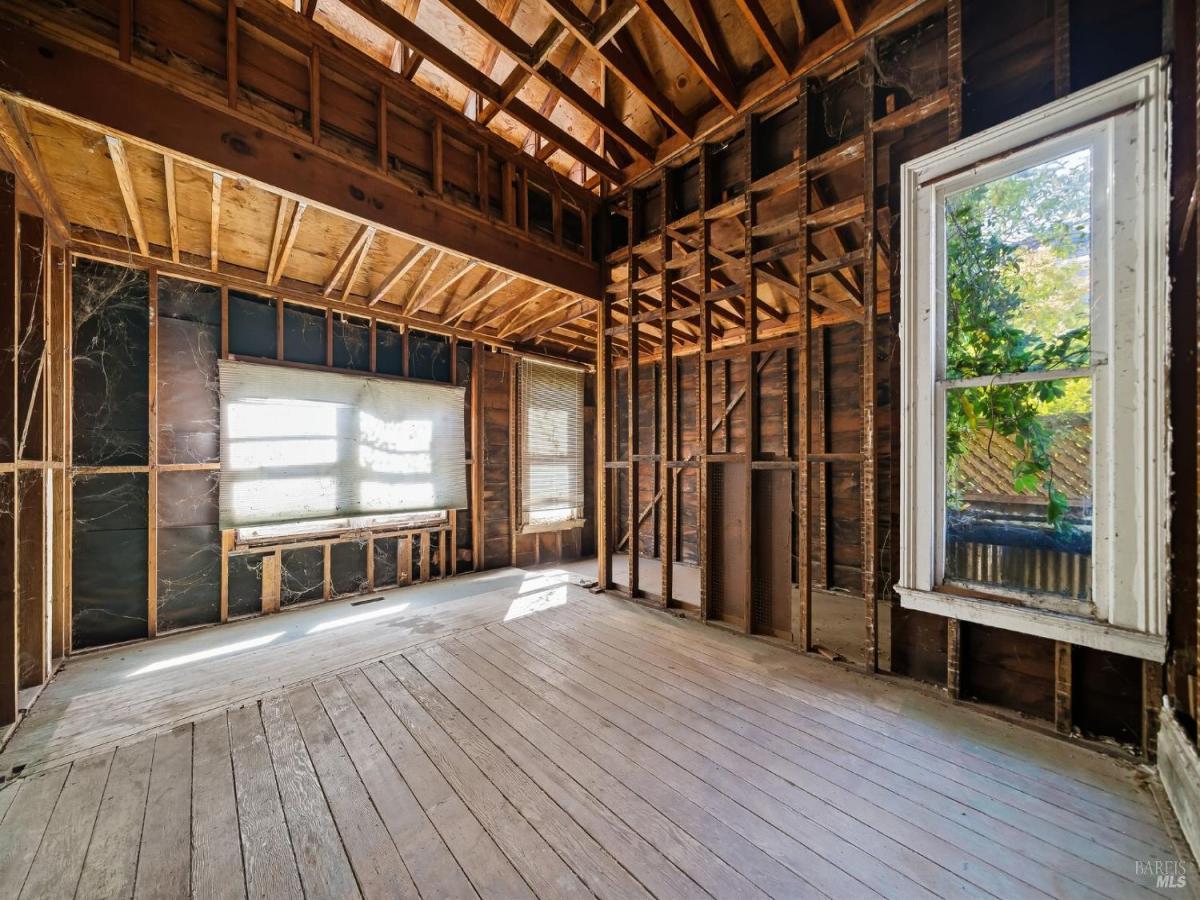 MLS #325085399 img 0