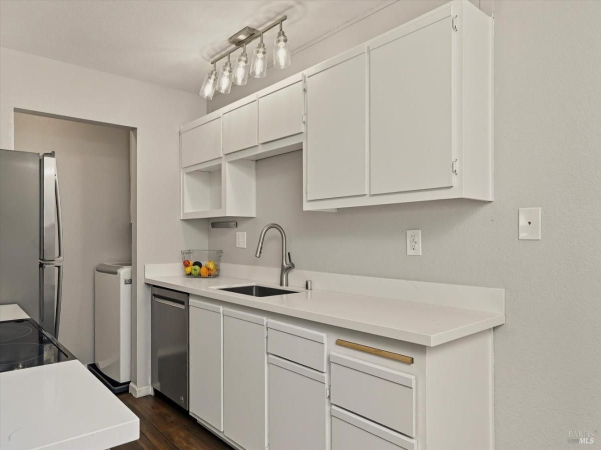 MLS #325085937 img 0