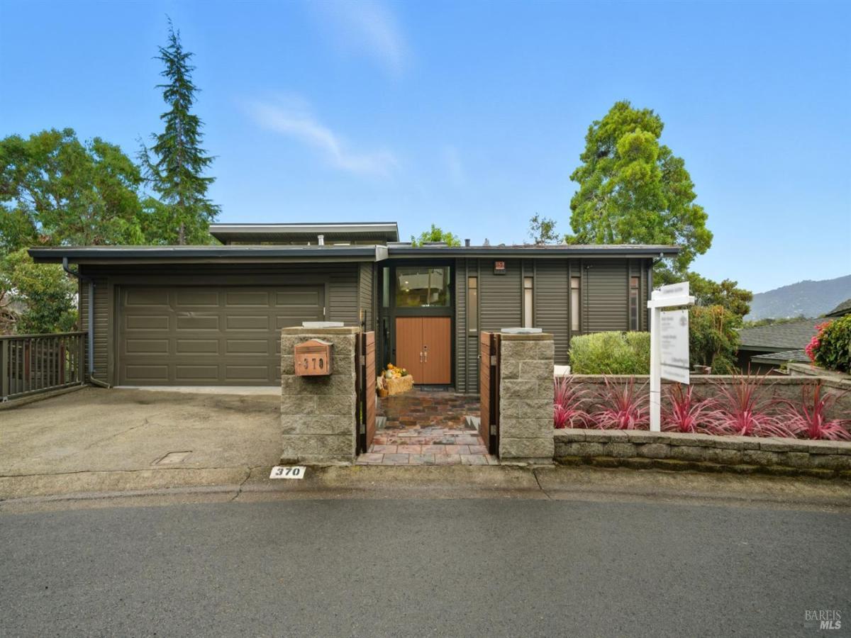 MLS #325086824 img 0