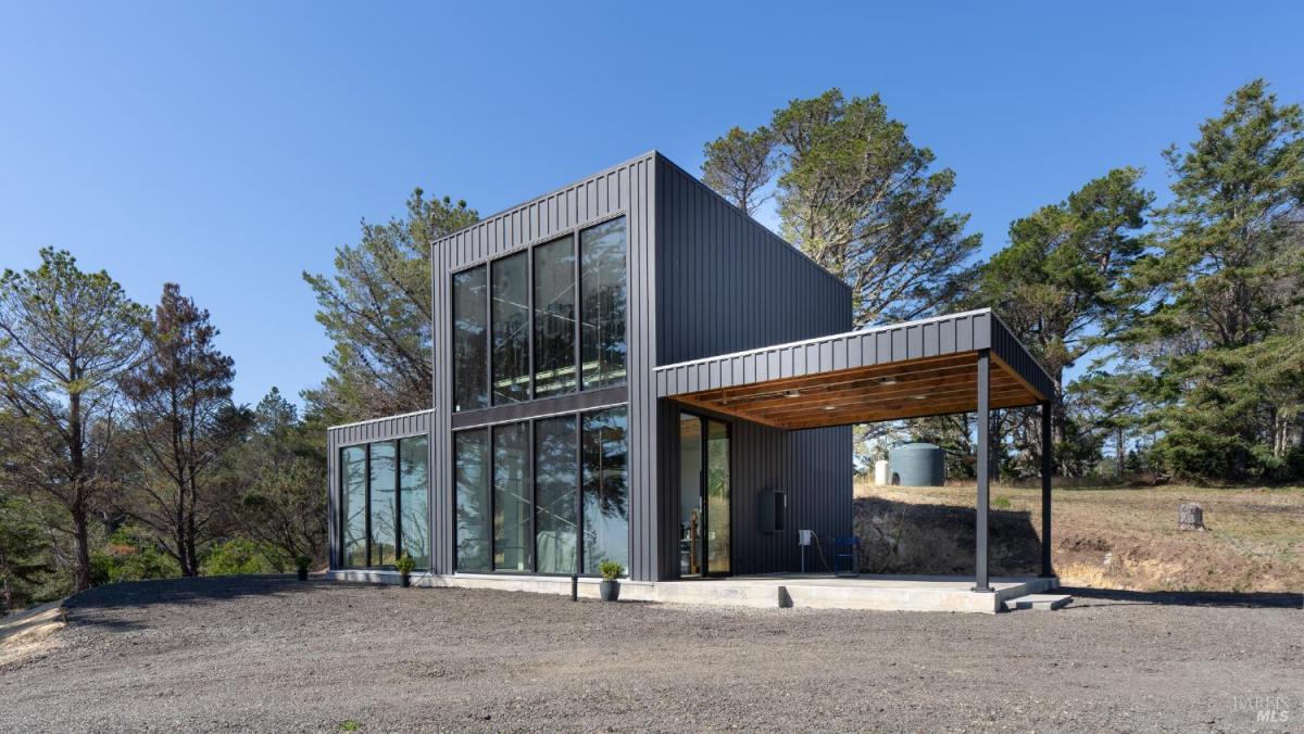 MLS #325087393 img 0