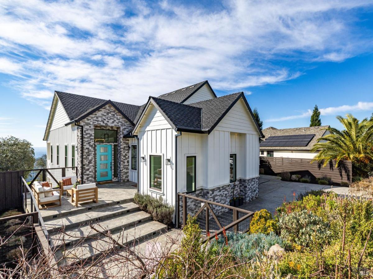 MLS #325087897 img 0