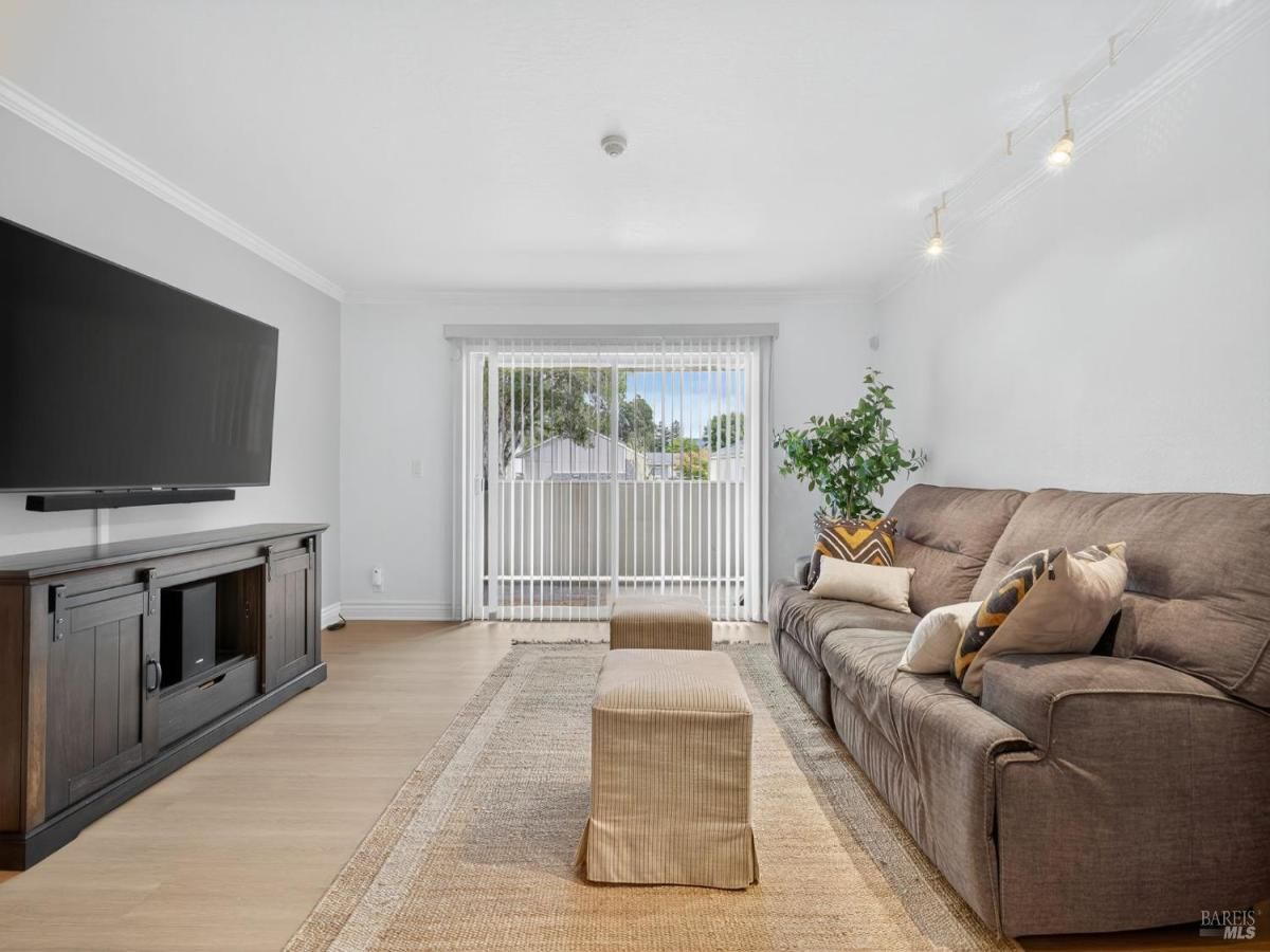 MLS #325088815 img 0