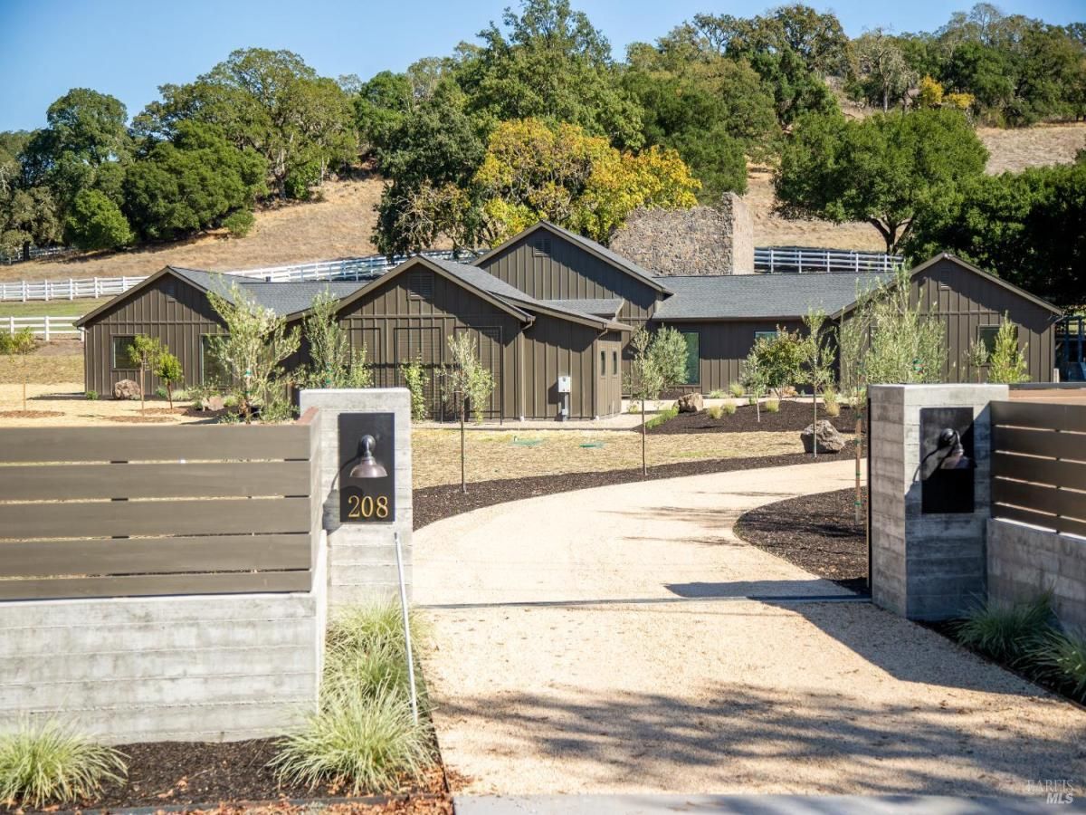 MLS #325088952 img 0