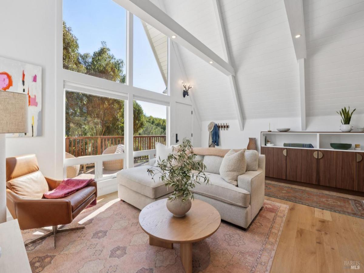 MLS #325088988 img 0