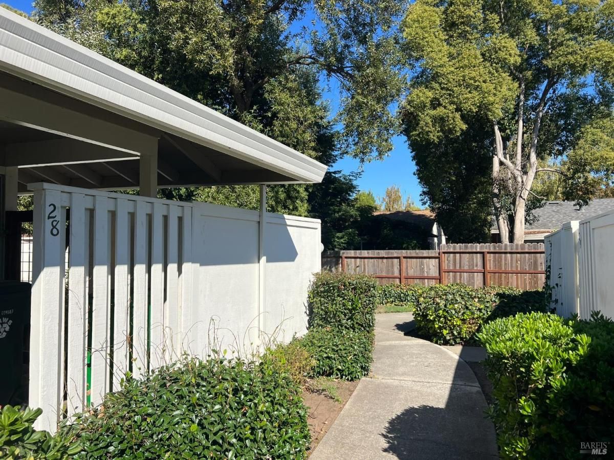 MLS #325089630 img 0