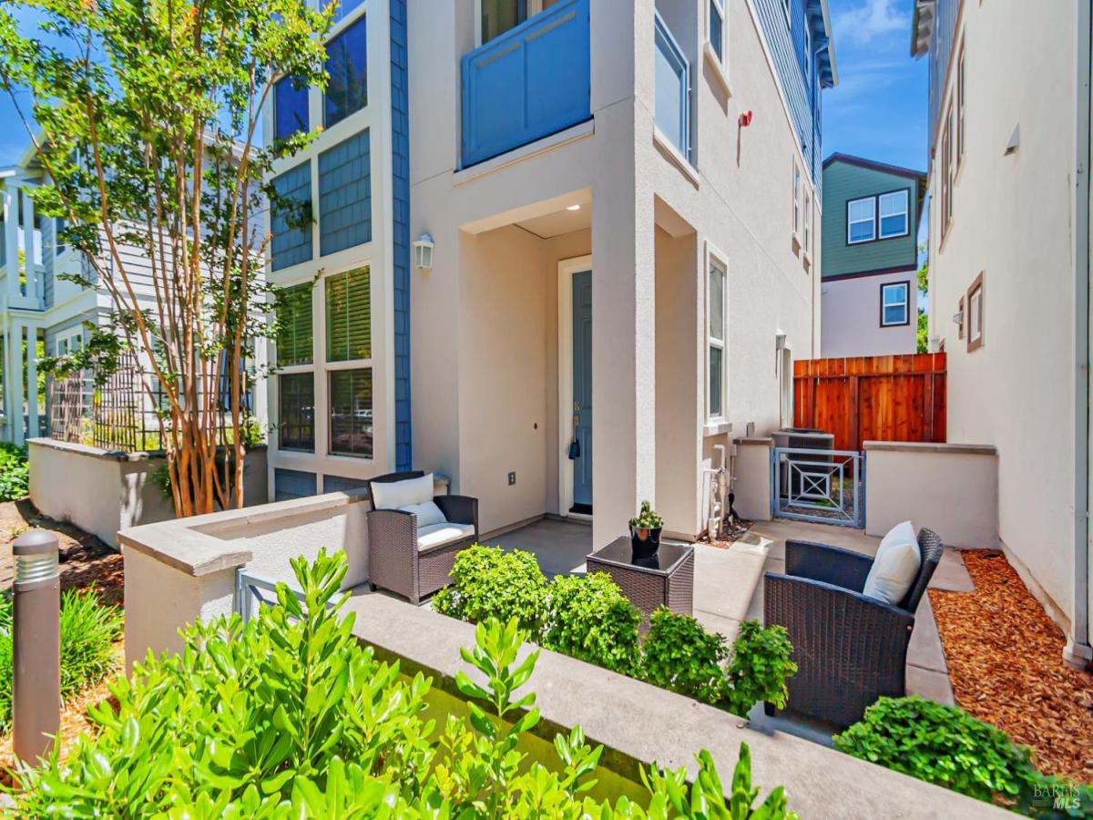 MLS #325089804 img 0