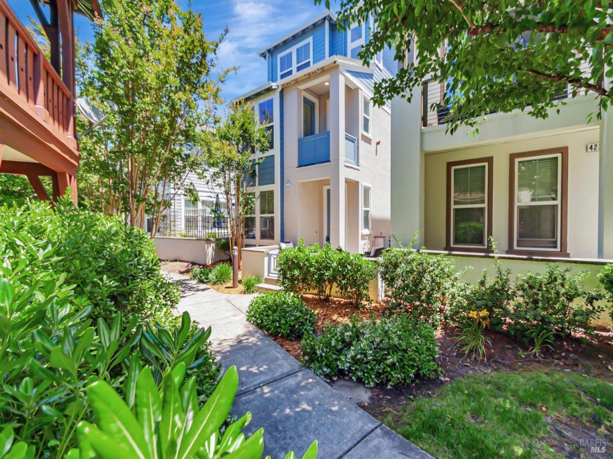 MLS #325089804 img 0