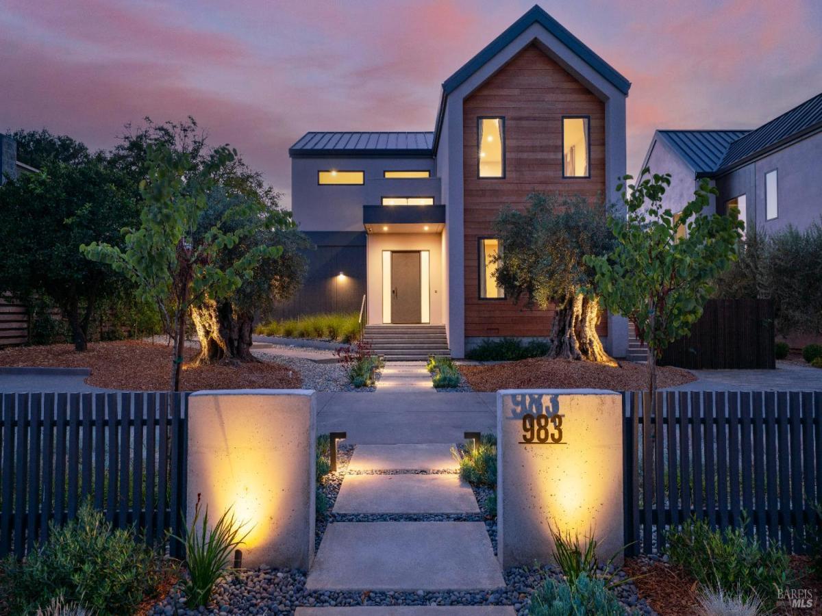 MLS #325090294 img 0