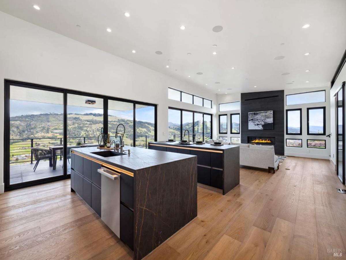 MLS #325090310 img 0