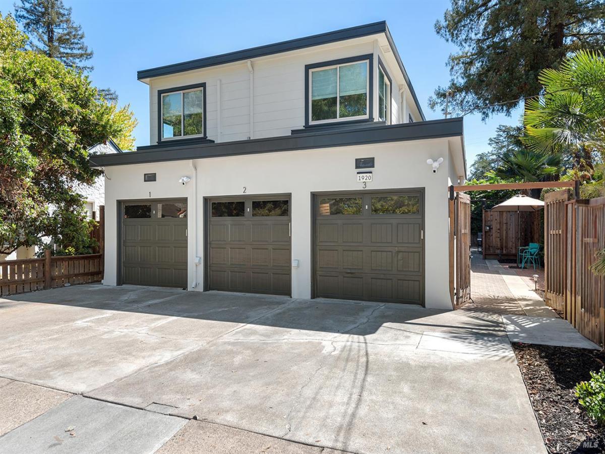 MLS #325090471 img 0