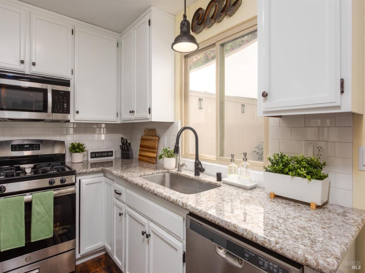 MLS #325090843 img 0