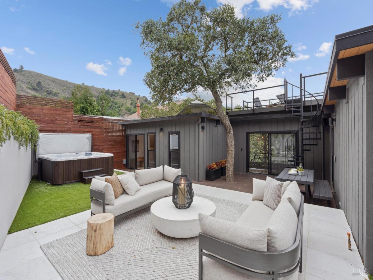 MLS #325090903 img 0