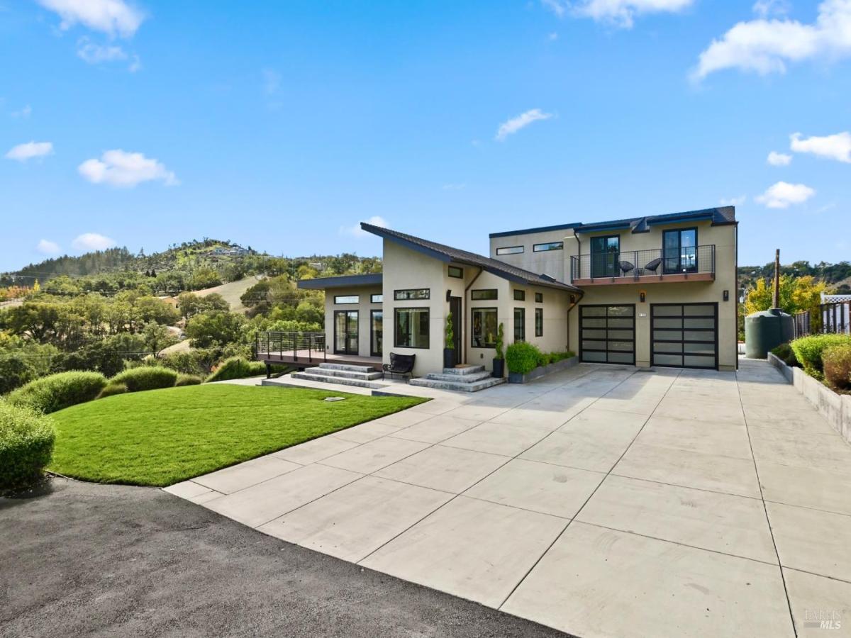 MLS #325090963 img 0