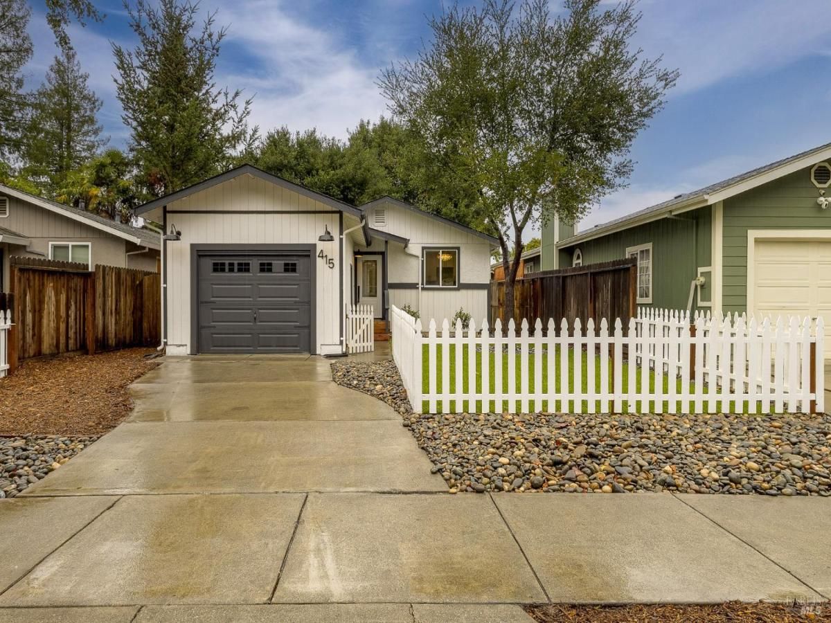 MLS #325091280 img 0