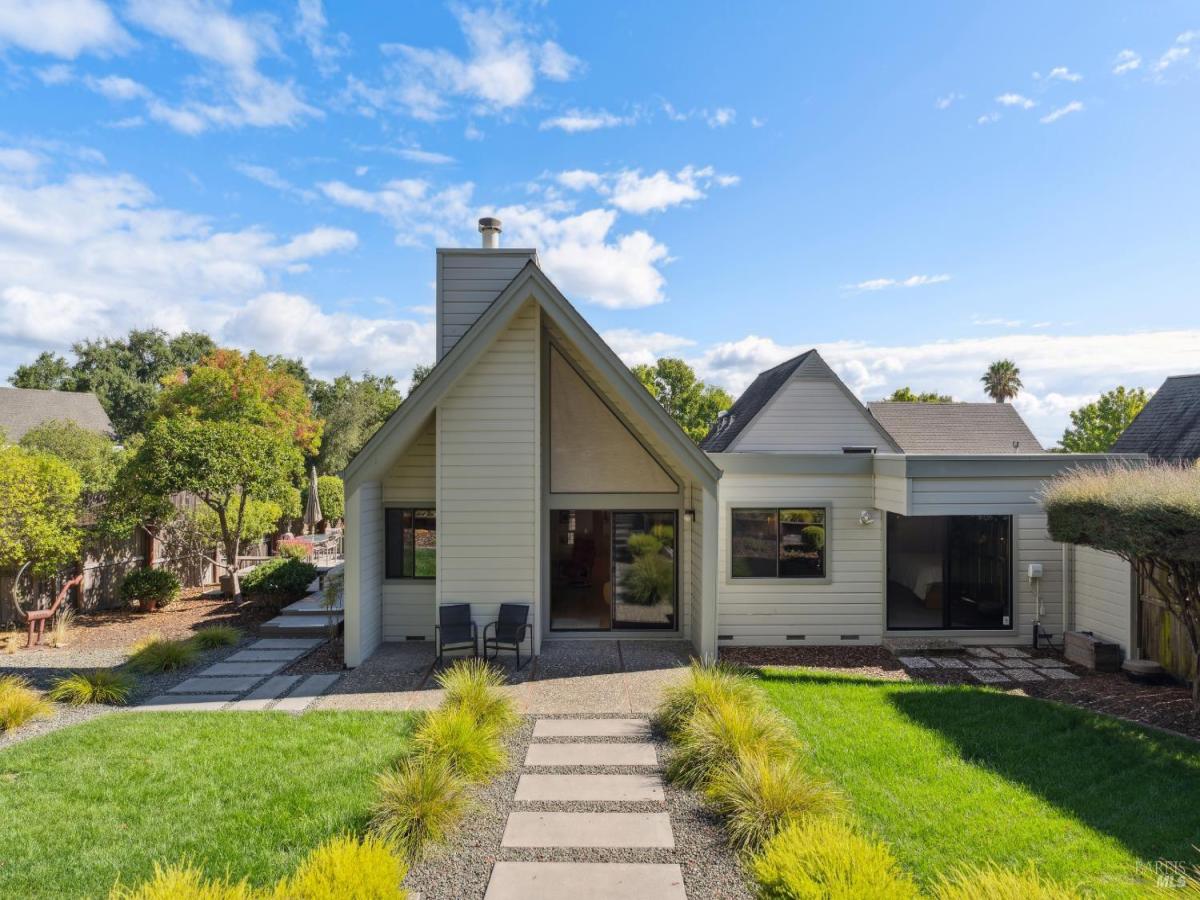 MLS #325091894 img 0