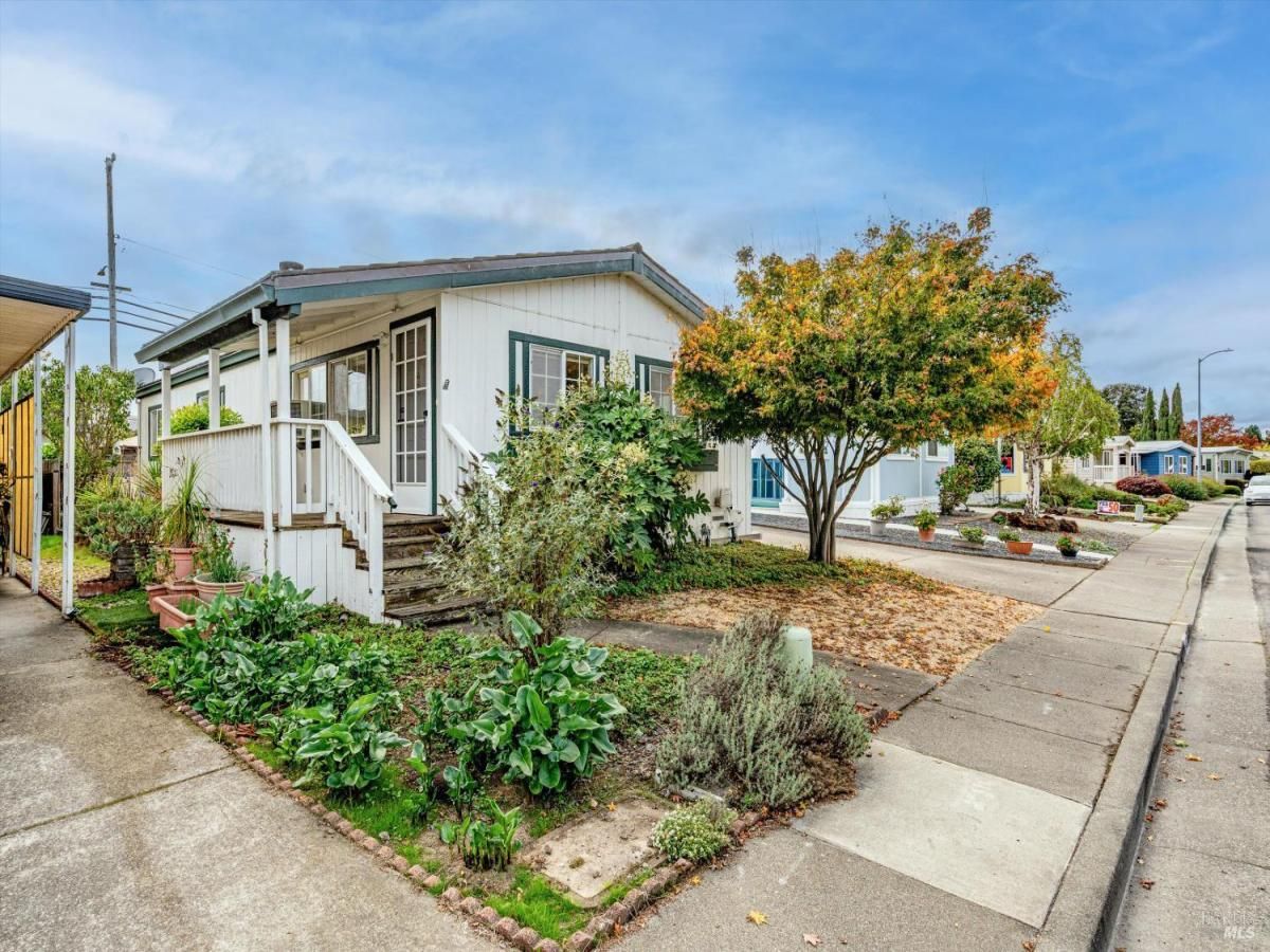 MLS #325091998 img 0