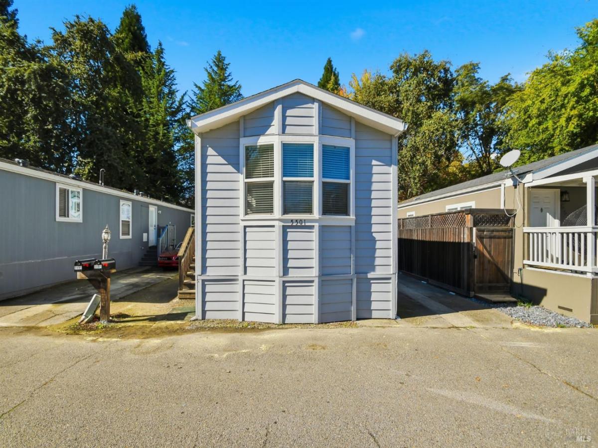 MLS #325092045 img 0