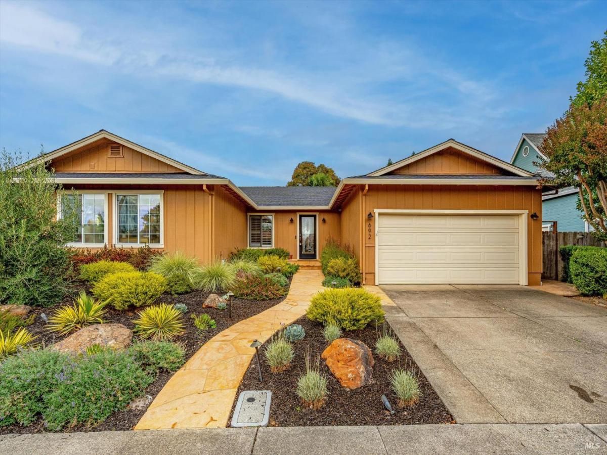 MLS #325092231 img 0