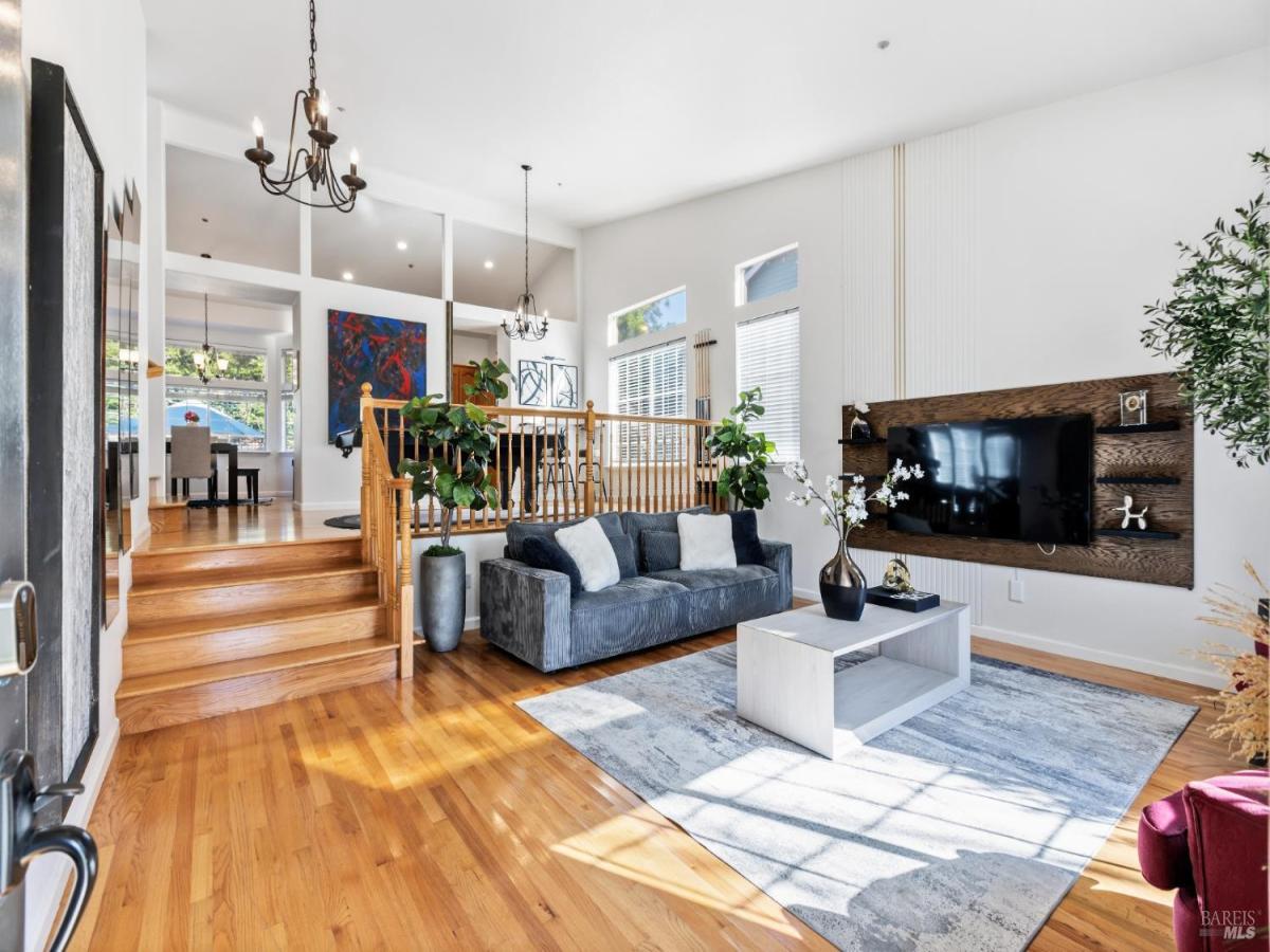 MLS #325092537 img 0