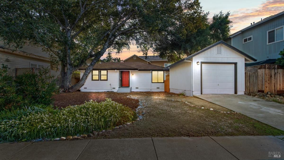 MLS #325092635 img 0