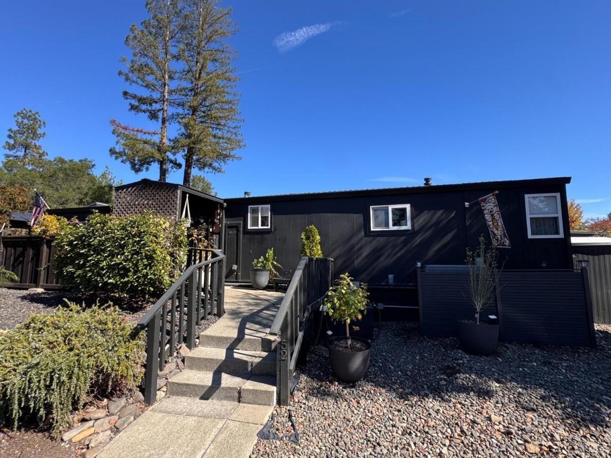 MLS #325092840 img 0