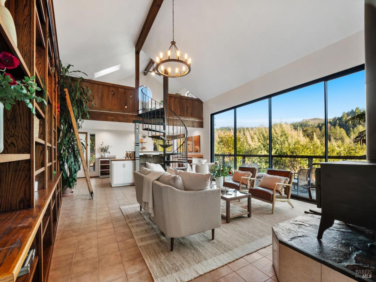 MLS #325093012 img 0