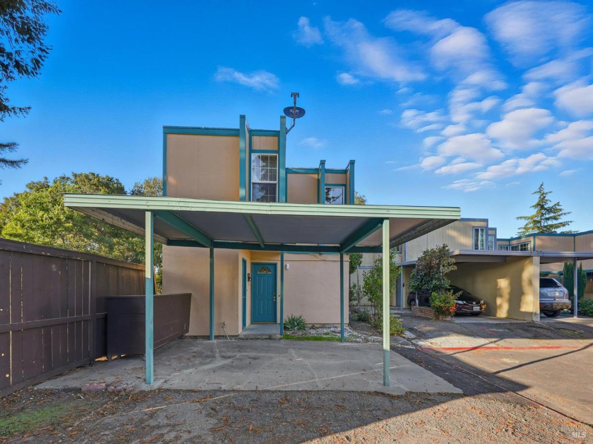 MLS #325093601 img 0