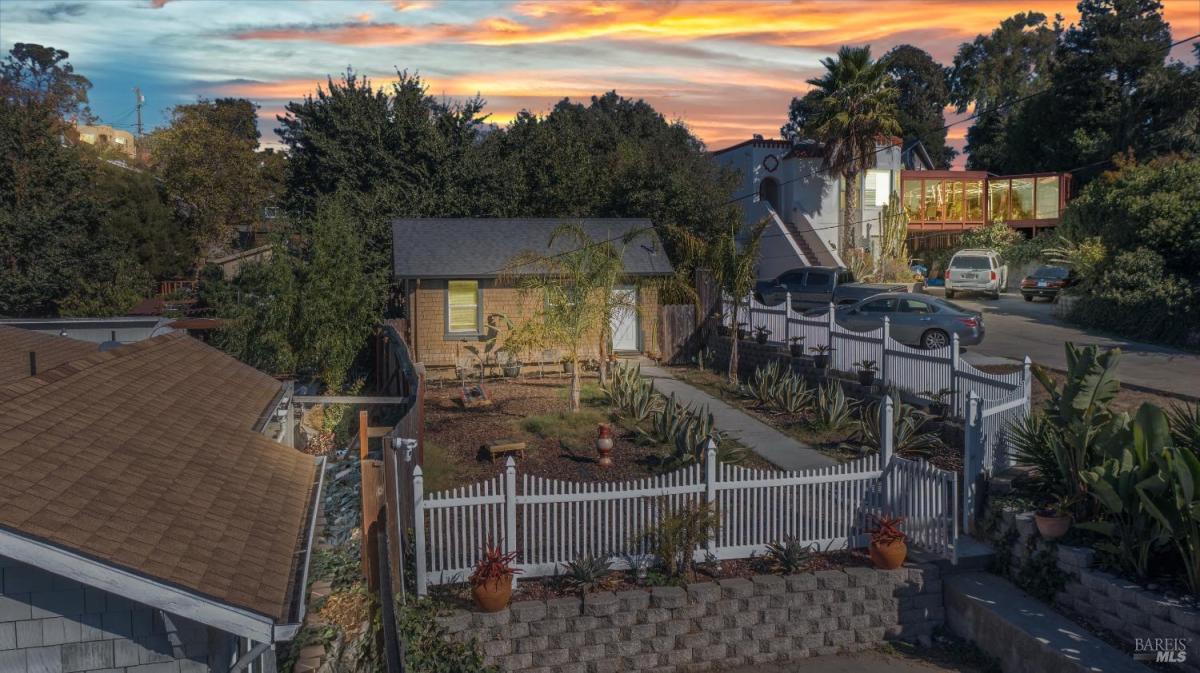 MLS #325093674 img 0