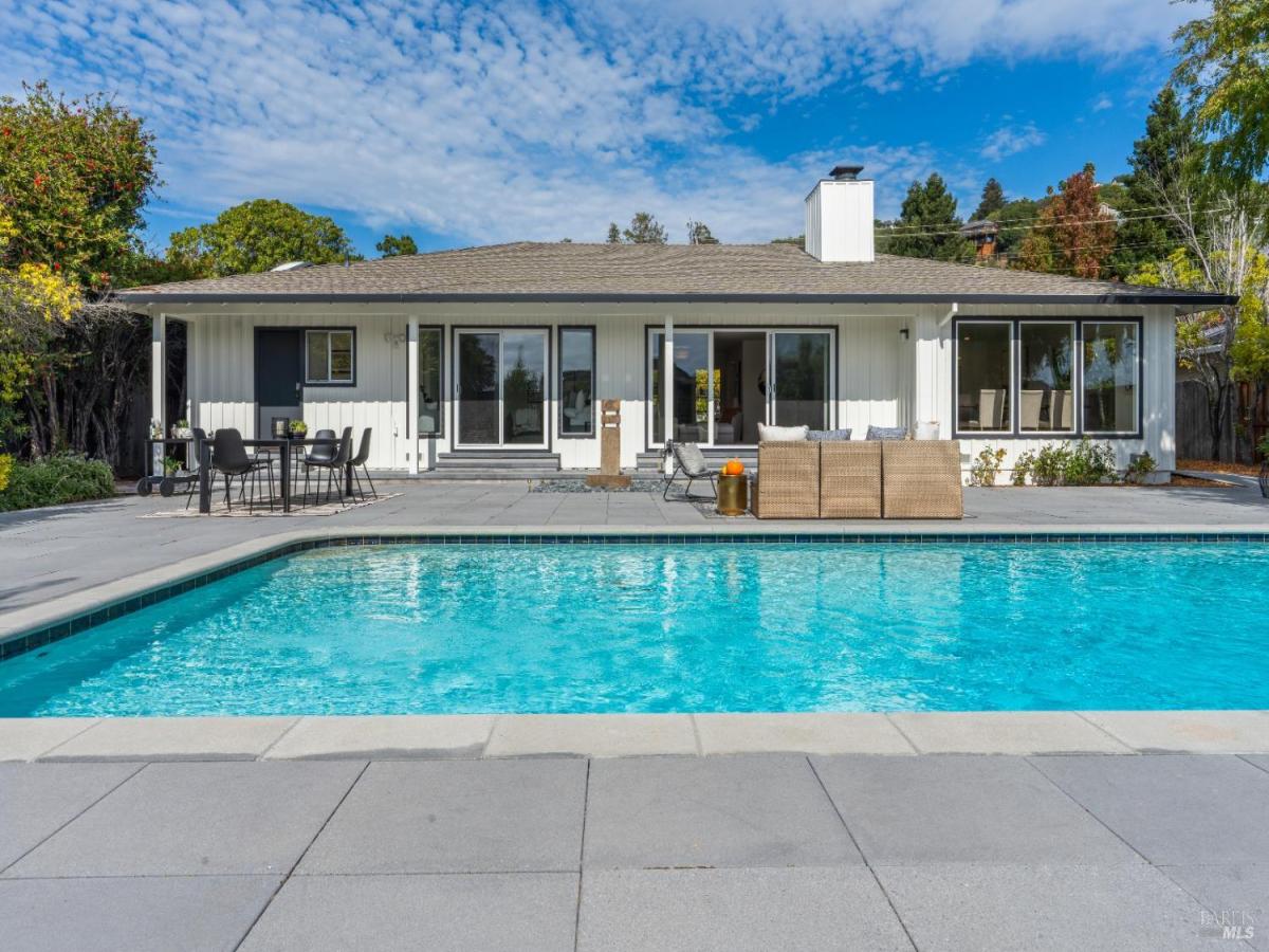 MLS #325093677 img 0