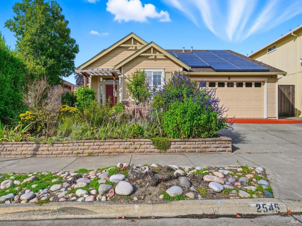 MLS #325093894 img 0