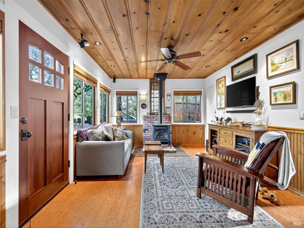 MLS #325094245 img 0