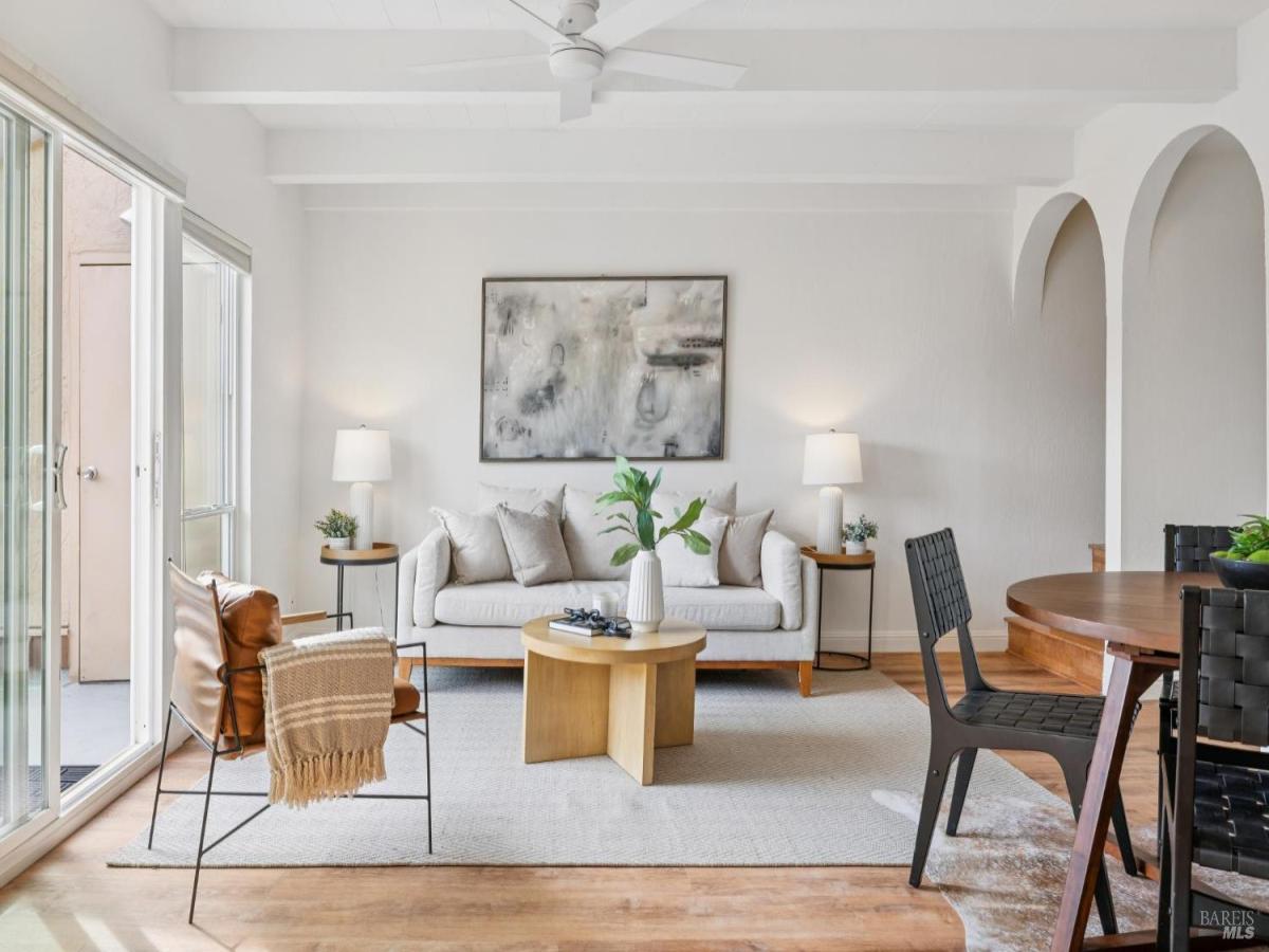 MLS #325094297 img 0