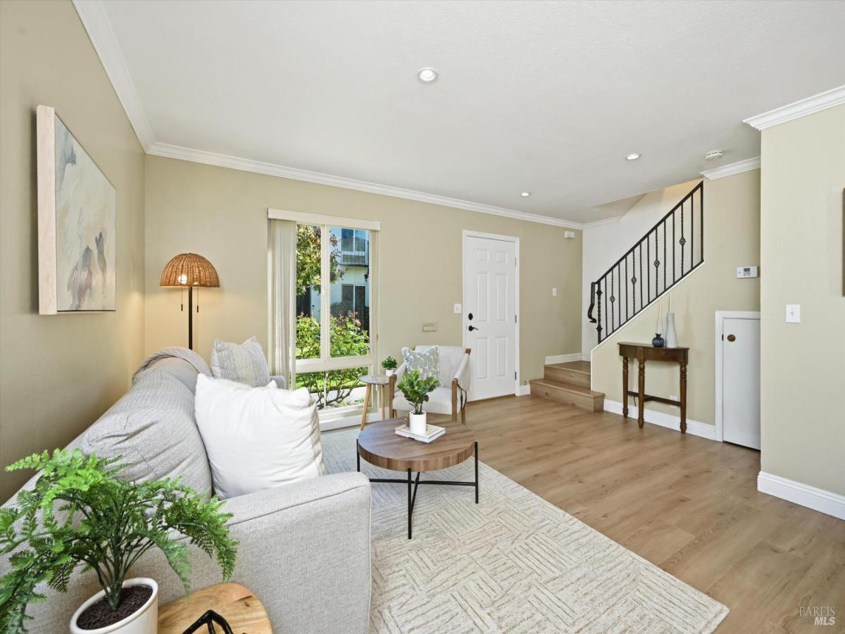 MLS #325094315 img 0