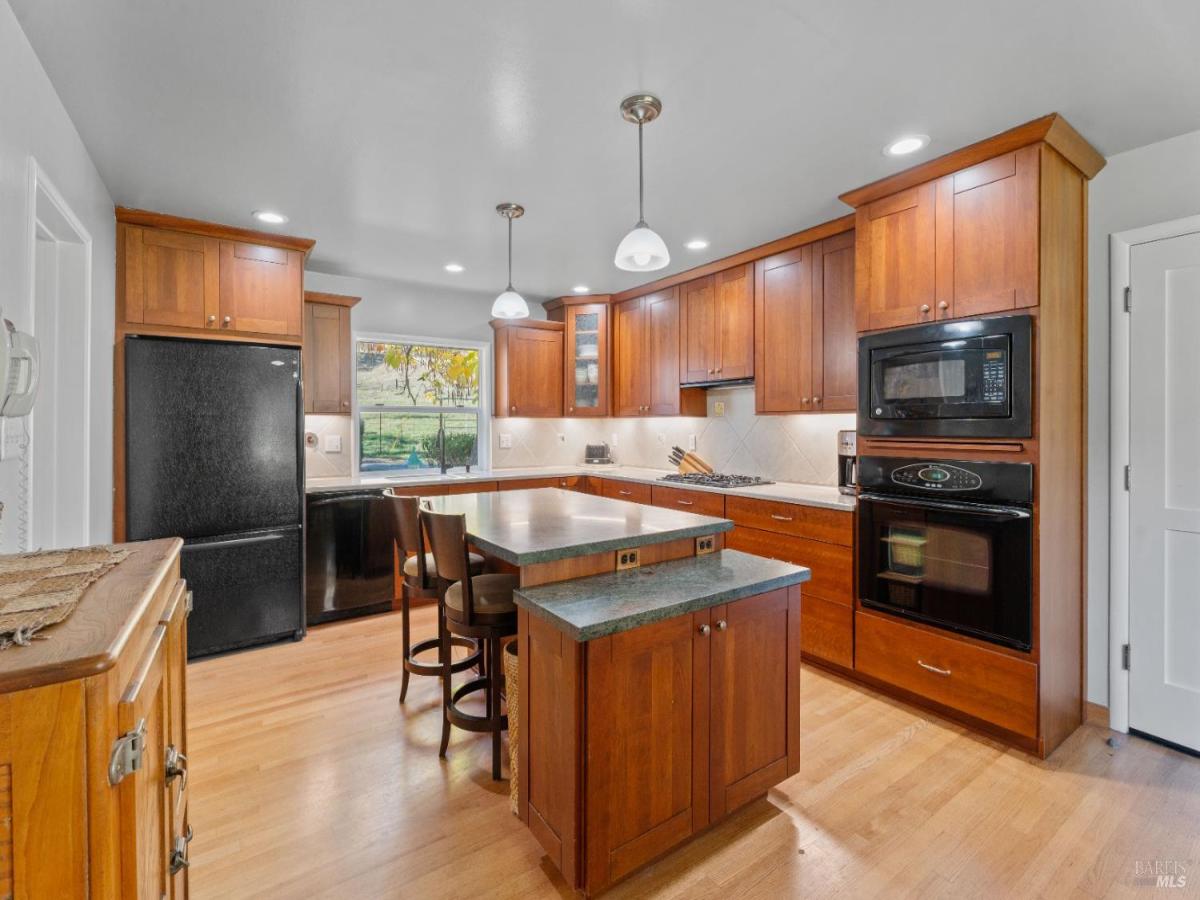 MLS #325094997 img 0