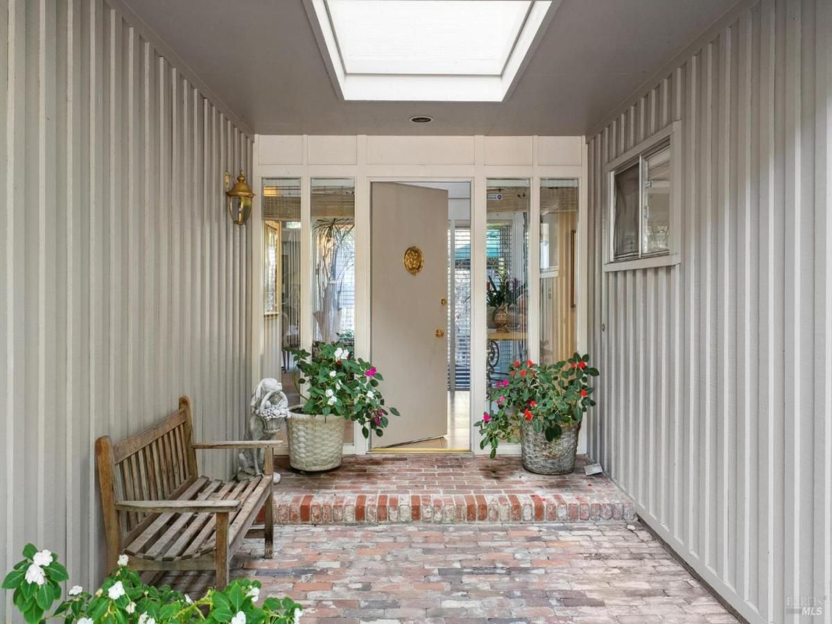 MLS #325095620 img 0