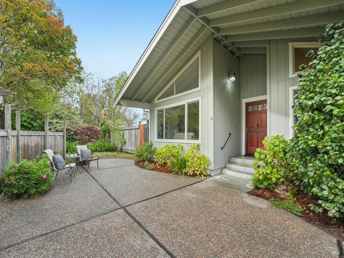 MLS #325095661 img 0