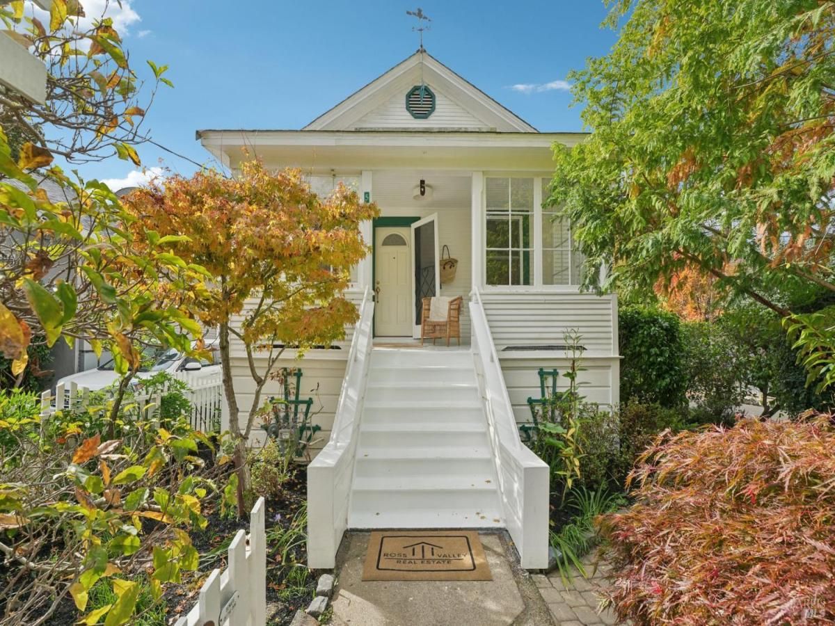 MLS #325095831 img 0