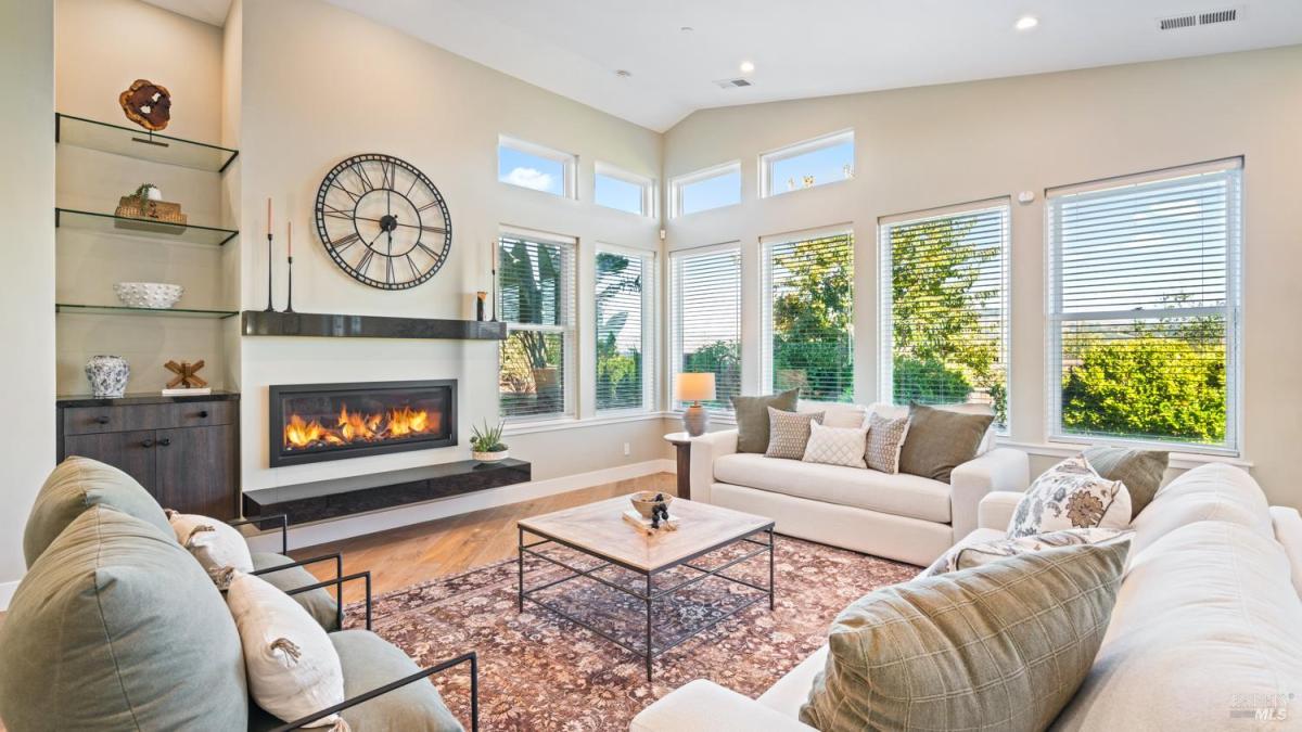 MLS #325096228 img 0