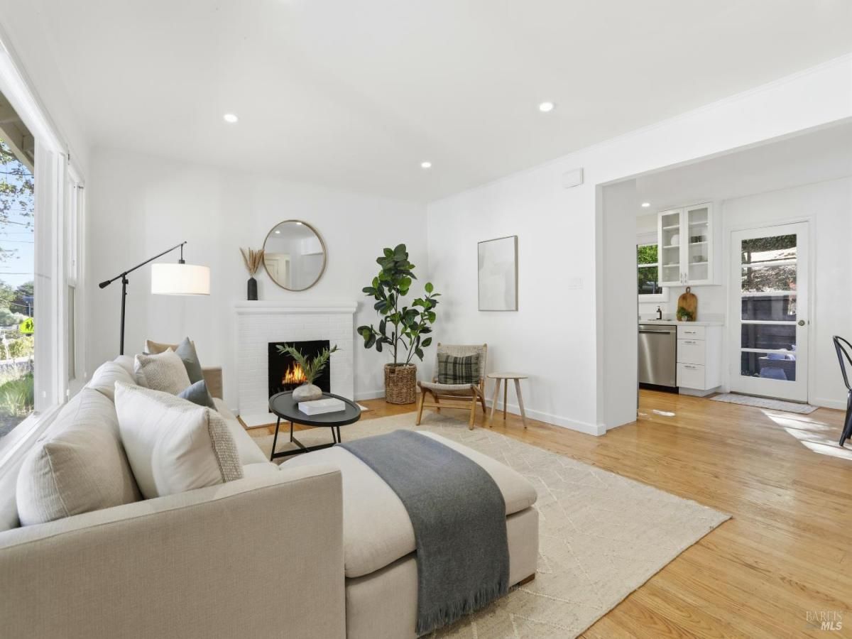 MLS #325096477 img 0