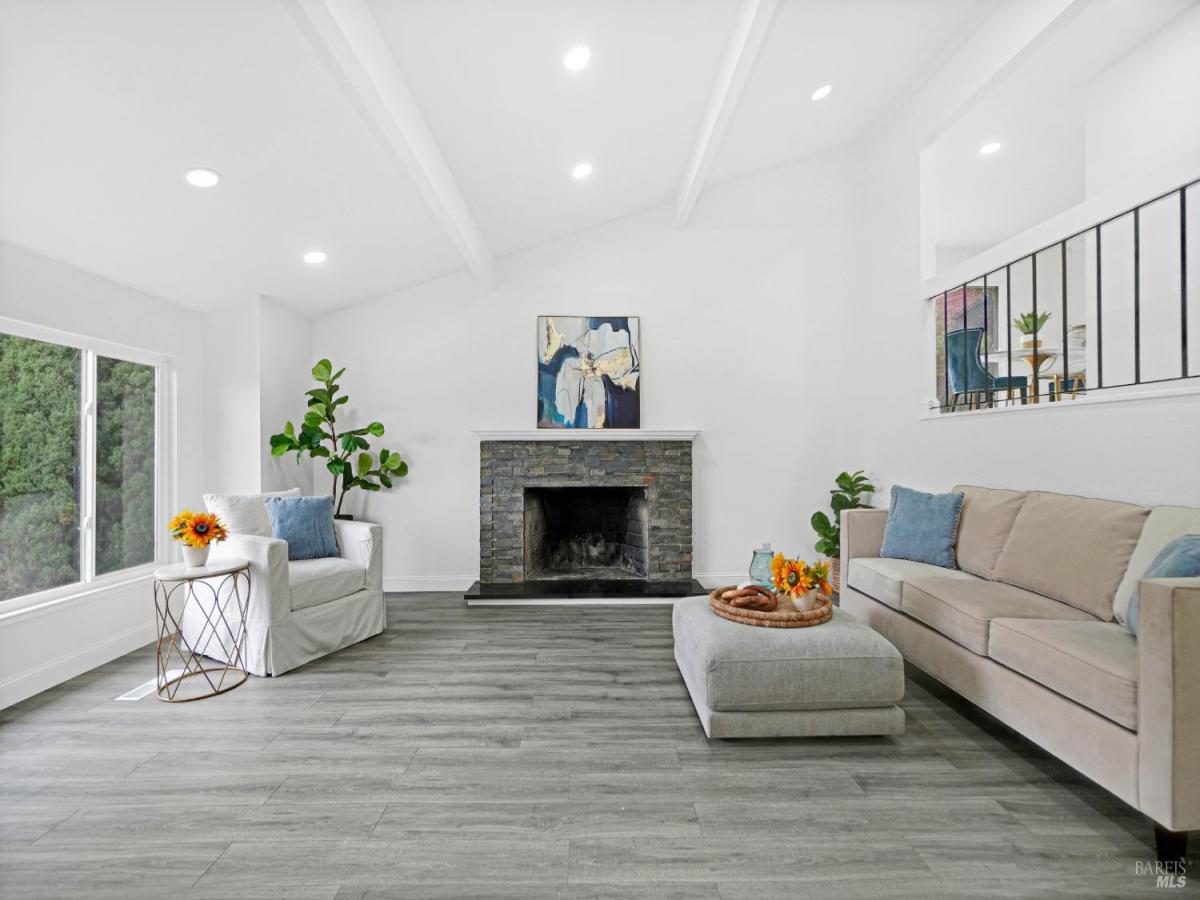 MLS #325096847 img 0