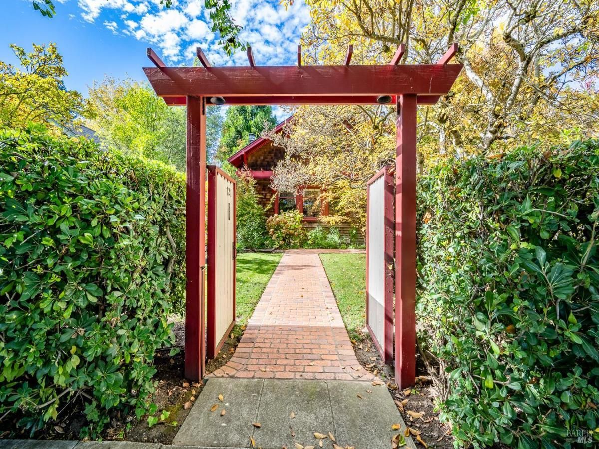 MLS #325097070 img 0