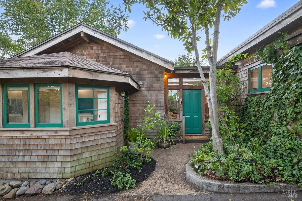 MLS #325097254 img 0