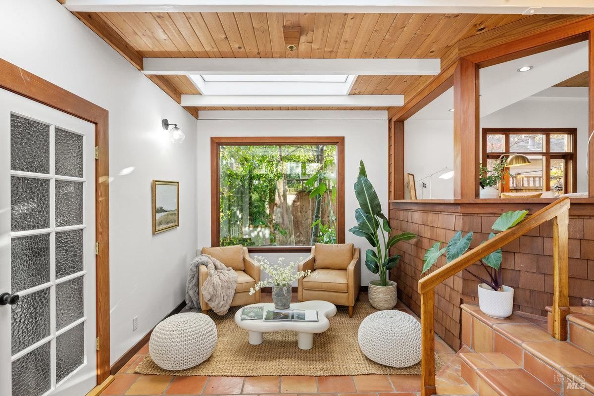 MLS #325097254 img 0